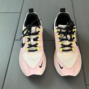 NIKE Air Max Verona Guava Ice